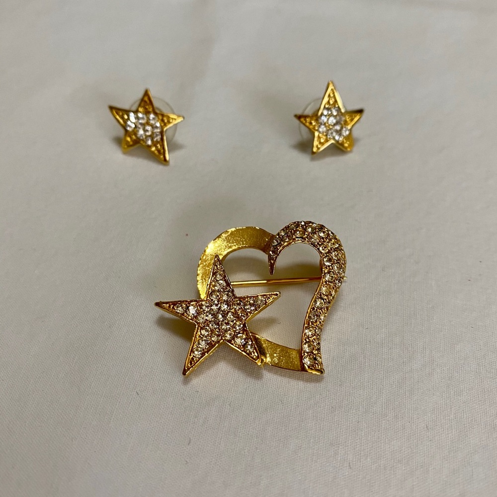 Diamond and gold earrings and brooch set